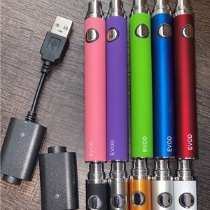 (5x) 510 Thread Batteries with charger! (5 Battery Kits total)